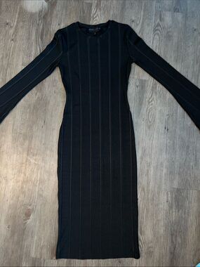 KENDALL & KYLIE Black Long-Sleeve Ribbed Midi Dress